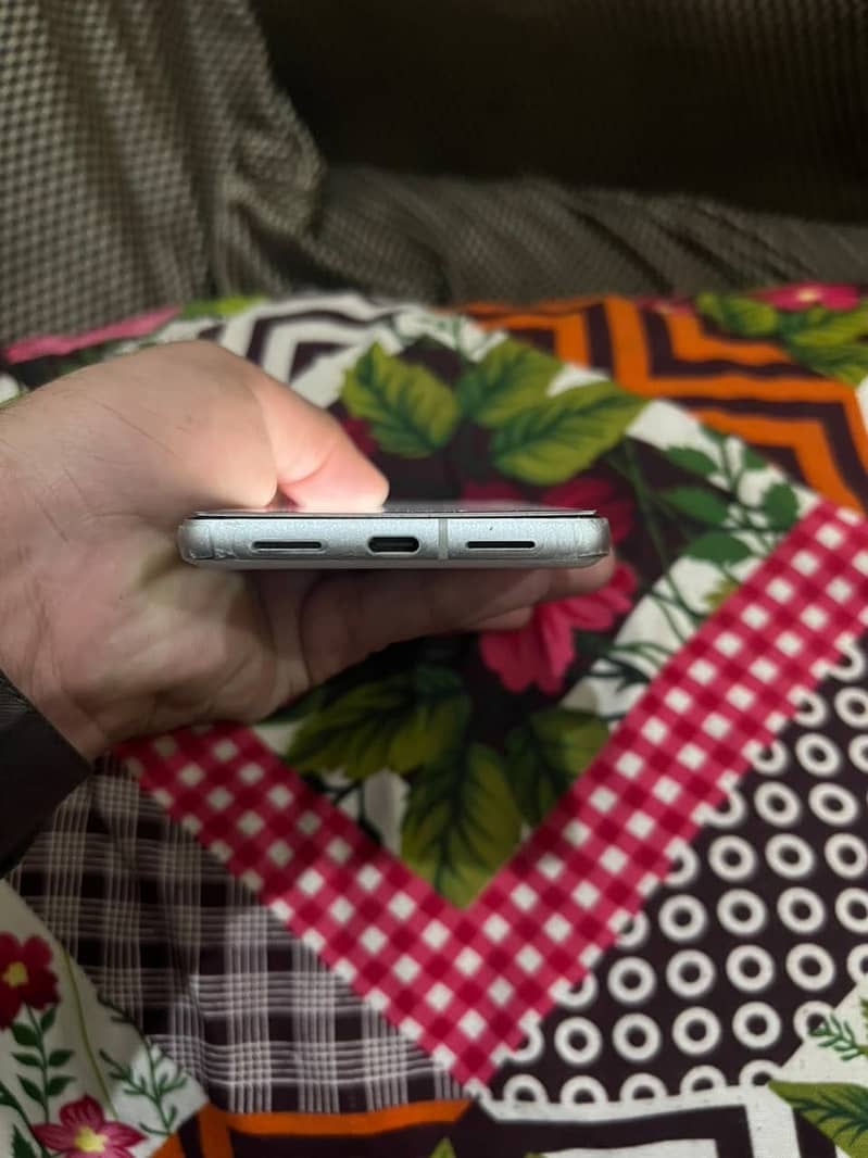 Google Pixel 7 4