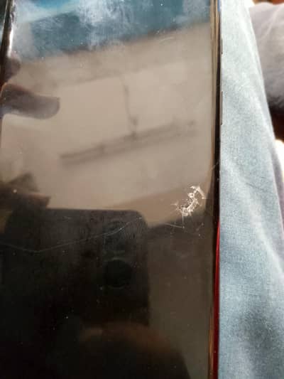 One Plus 8 8gb 2 line screen or back crack he