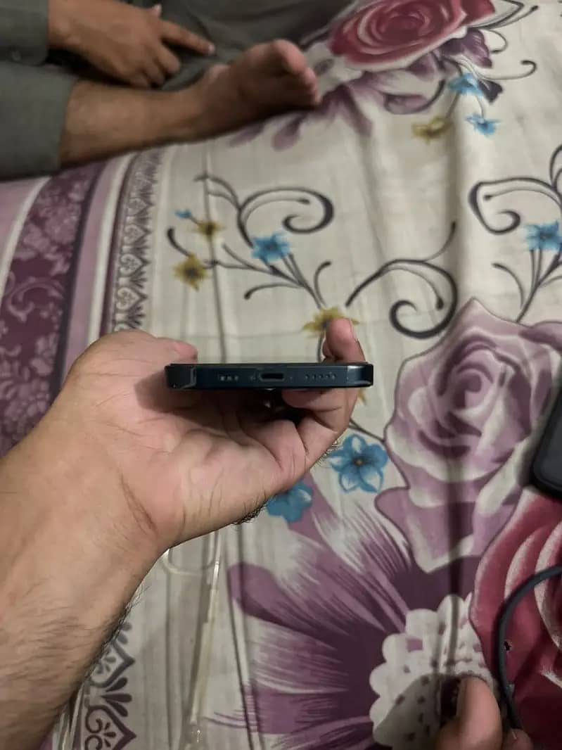 Apple iPhone 13 1