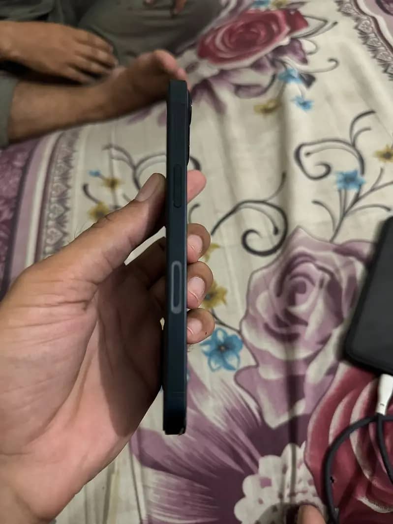 Apple iPhone 13 7