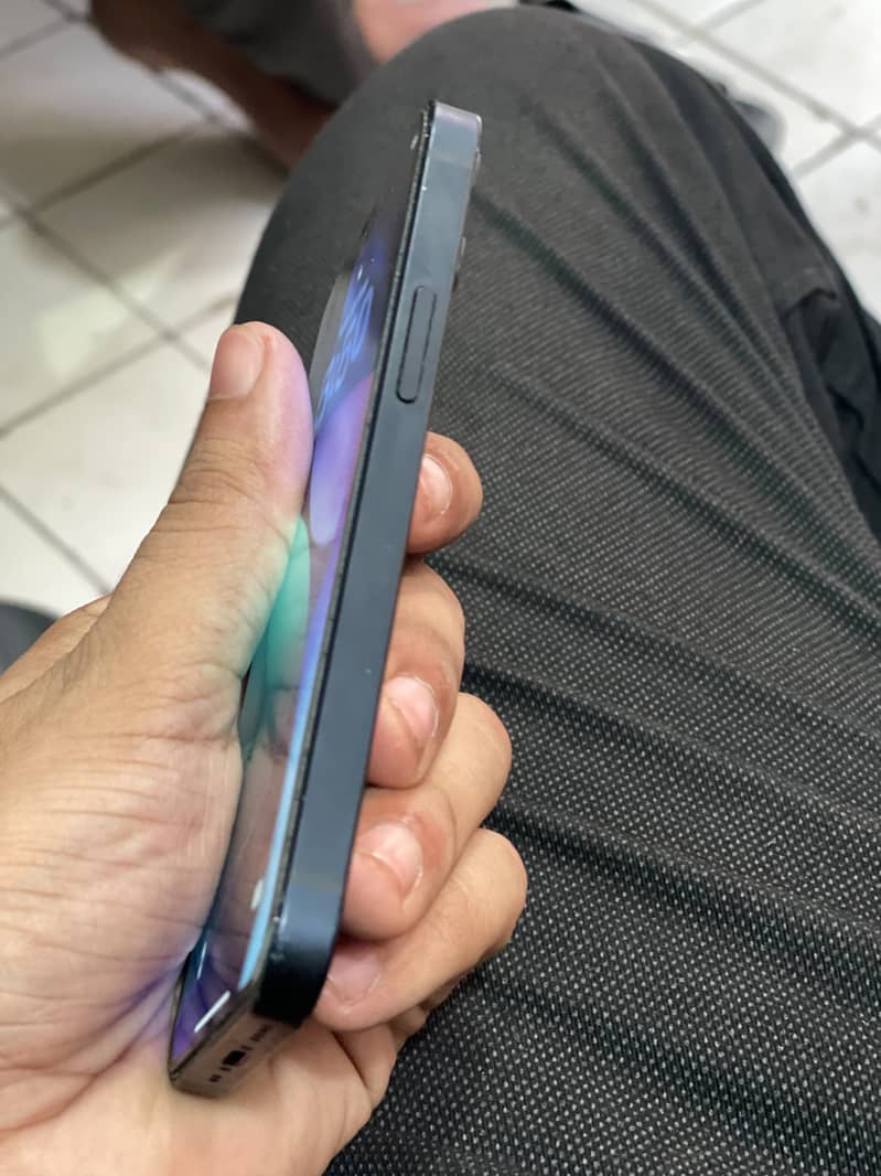 Apple iPhone 12 mini 4