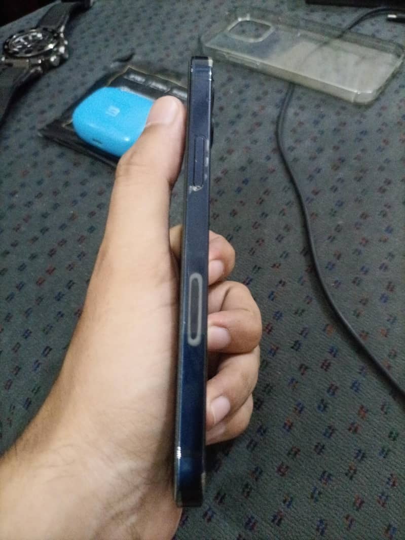 Apple iPhone 12 1