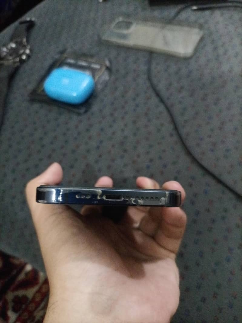 Apple iPhone 12 4