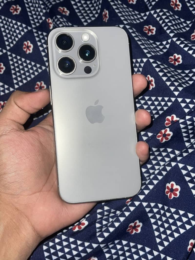 Apple iPhone 15 Pro 0