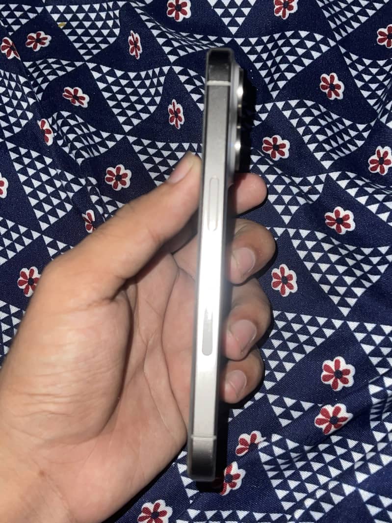 Apple iPhone 15 Pro 1