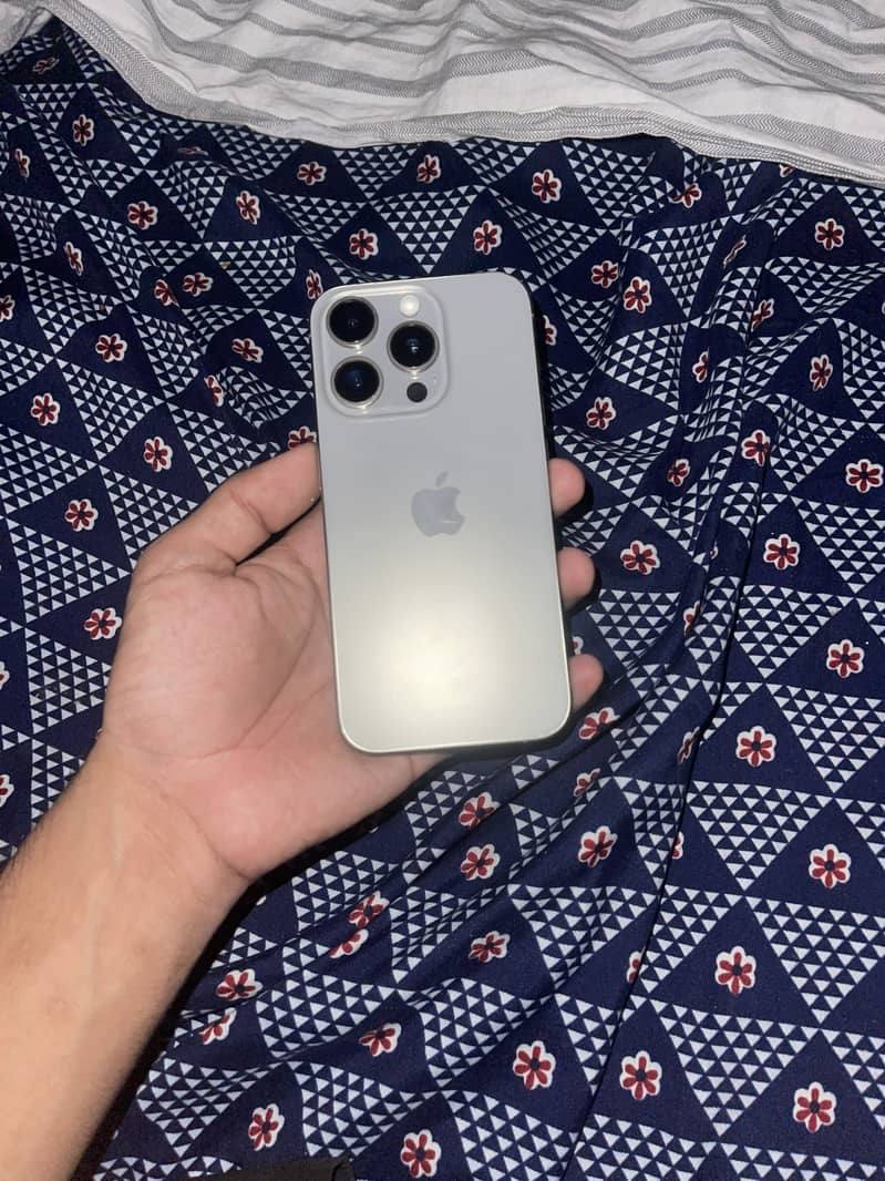 Apple iPhone 15 Pro 4