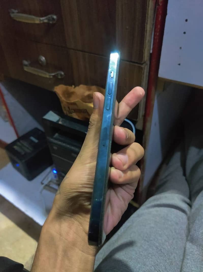 Apple iPhone 12 Pro Max 4