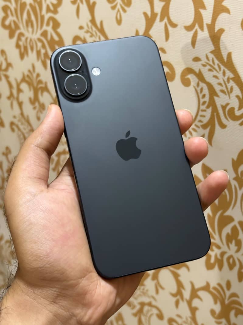 Apple iPhone 16 Plus 1
