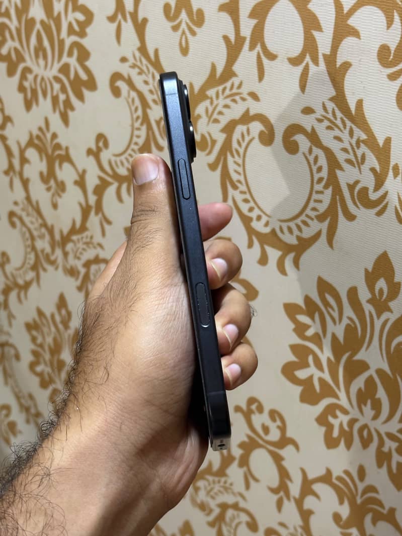 Apple iPhone 16 Plus 4