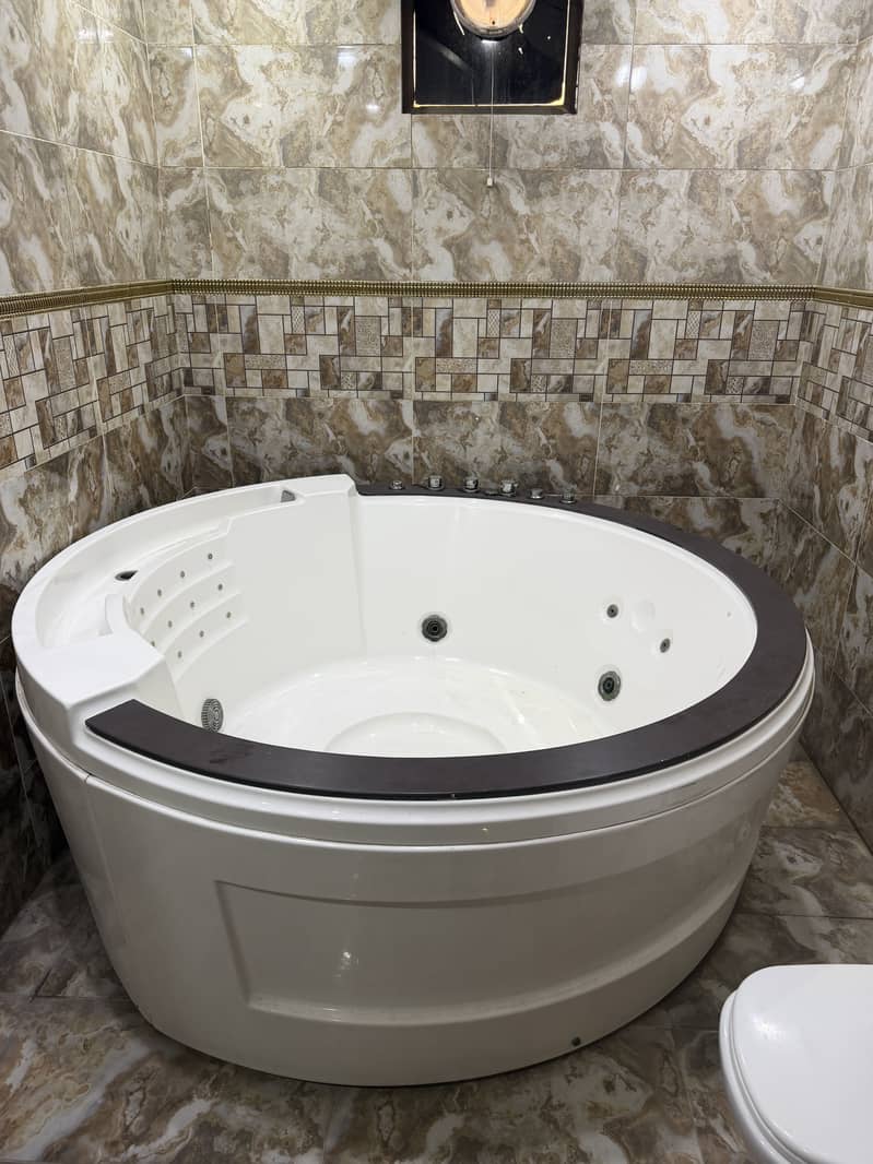 Bath tub jacuzzi 0