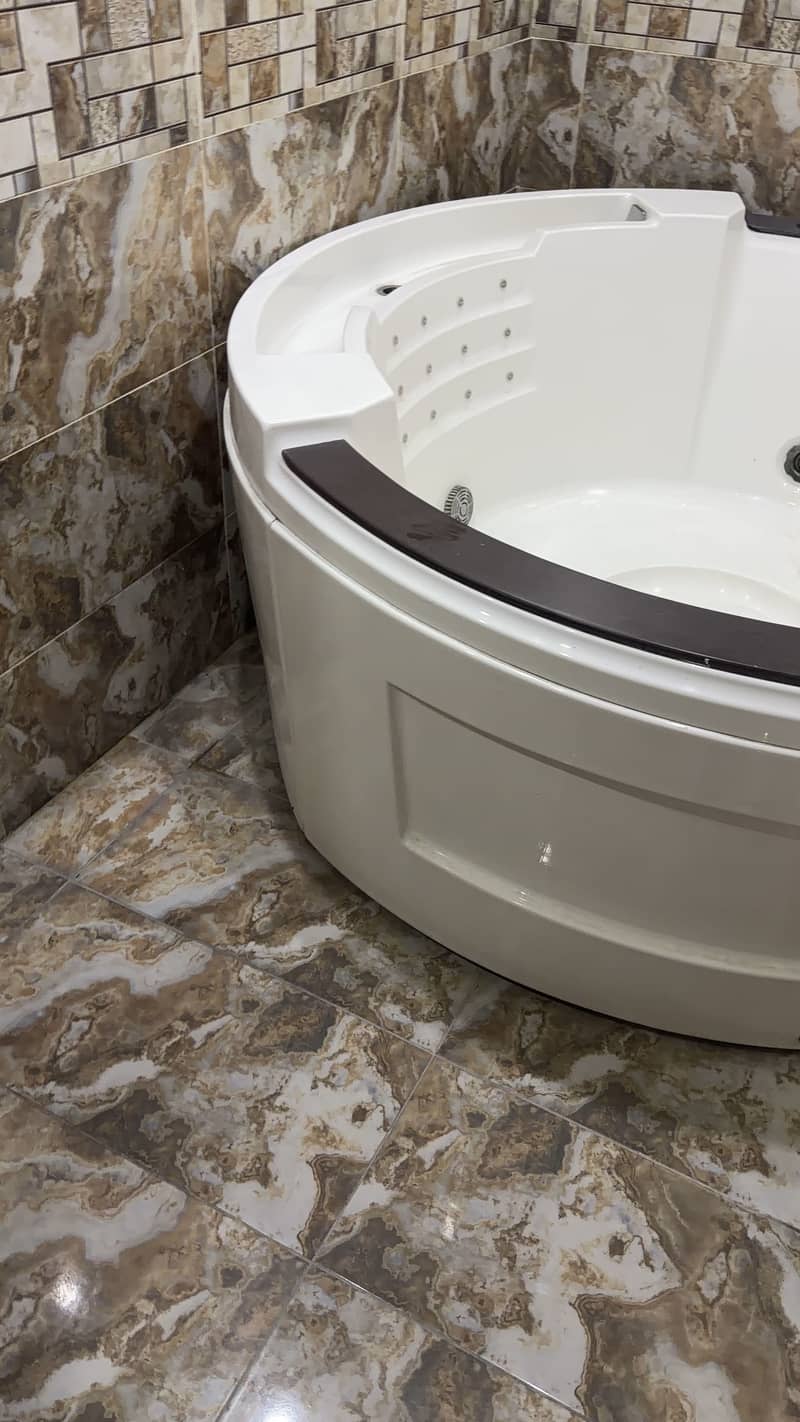 Bath tub jacuzzi 1