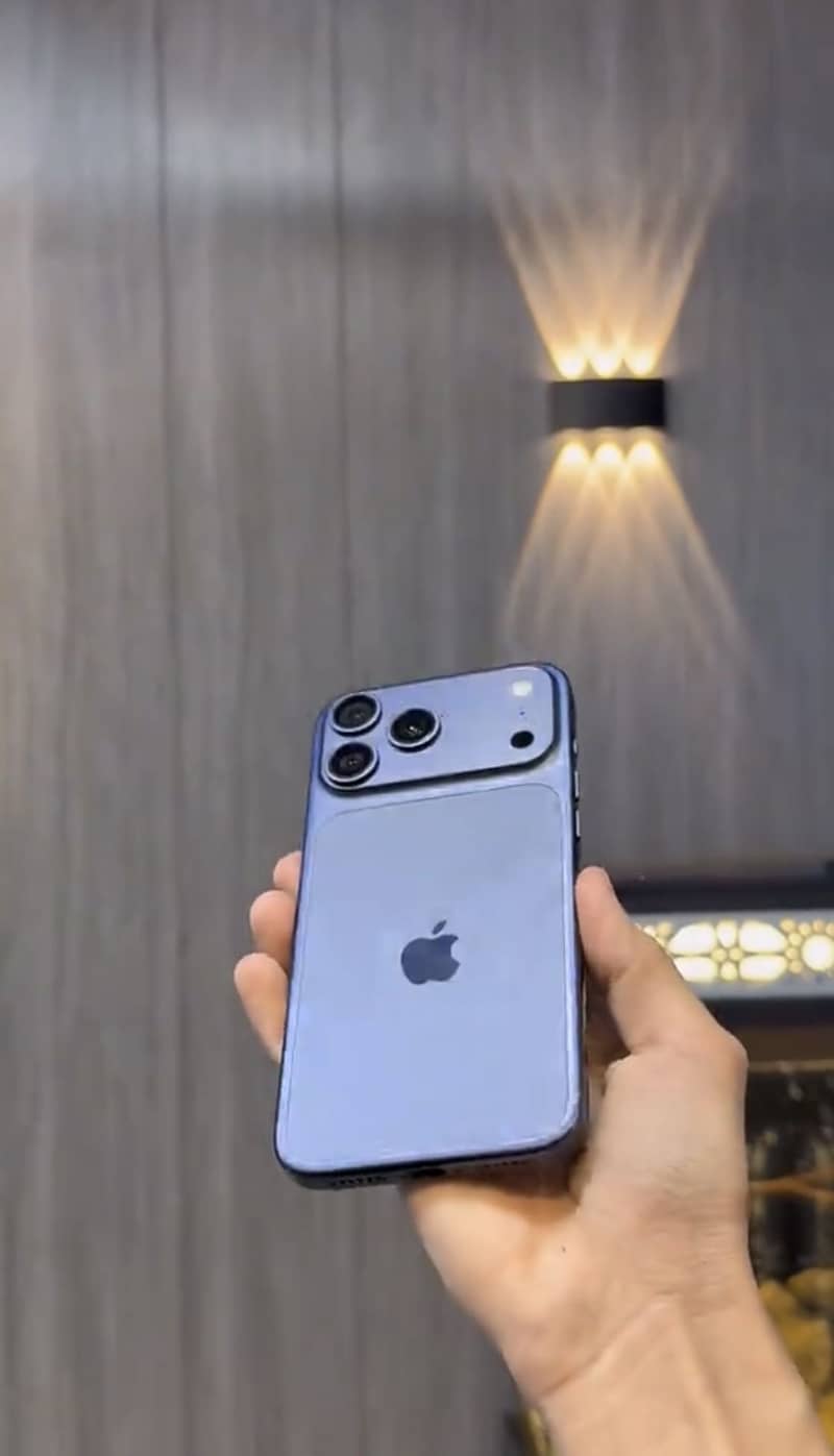 Apple iPhone 17 Pro Max 3