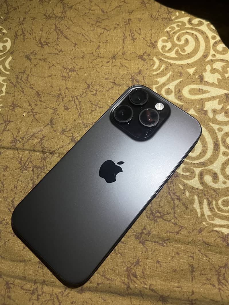 Apple iPhone 16 Pro 1