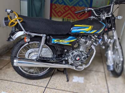 Honda 125 black colour
