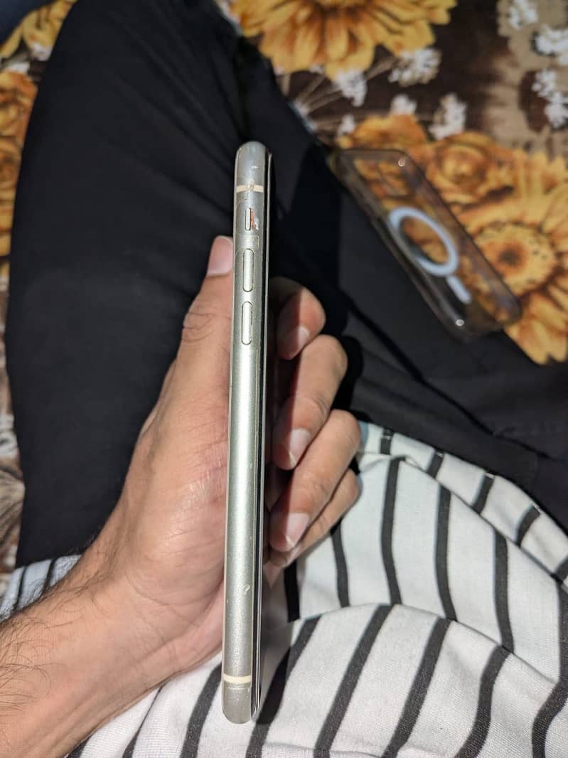 Apple iPhone 11 2