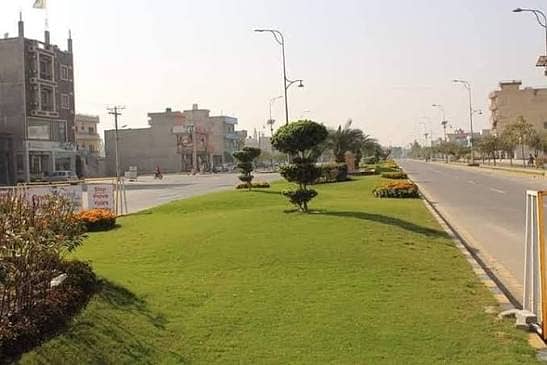 10 MARLA PLOT ON 50FT ROAD 1