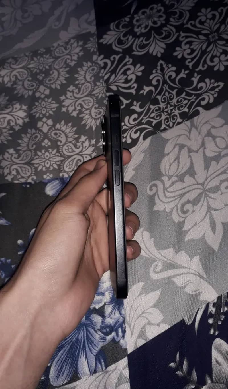 Apple iPhone 15 2