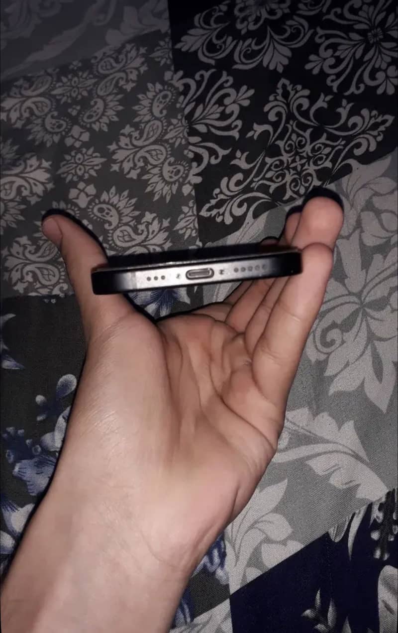 Apple iPhone 15 3