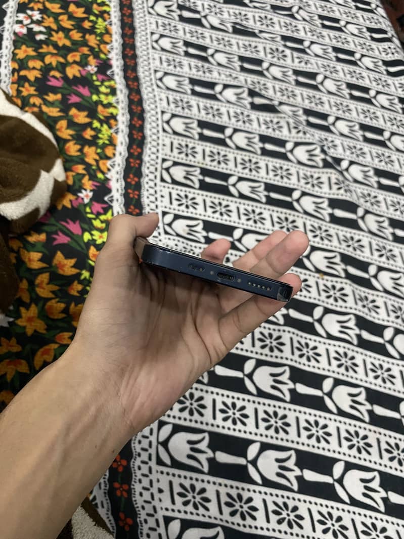 Apple iPhone 14 3