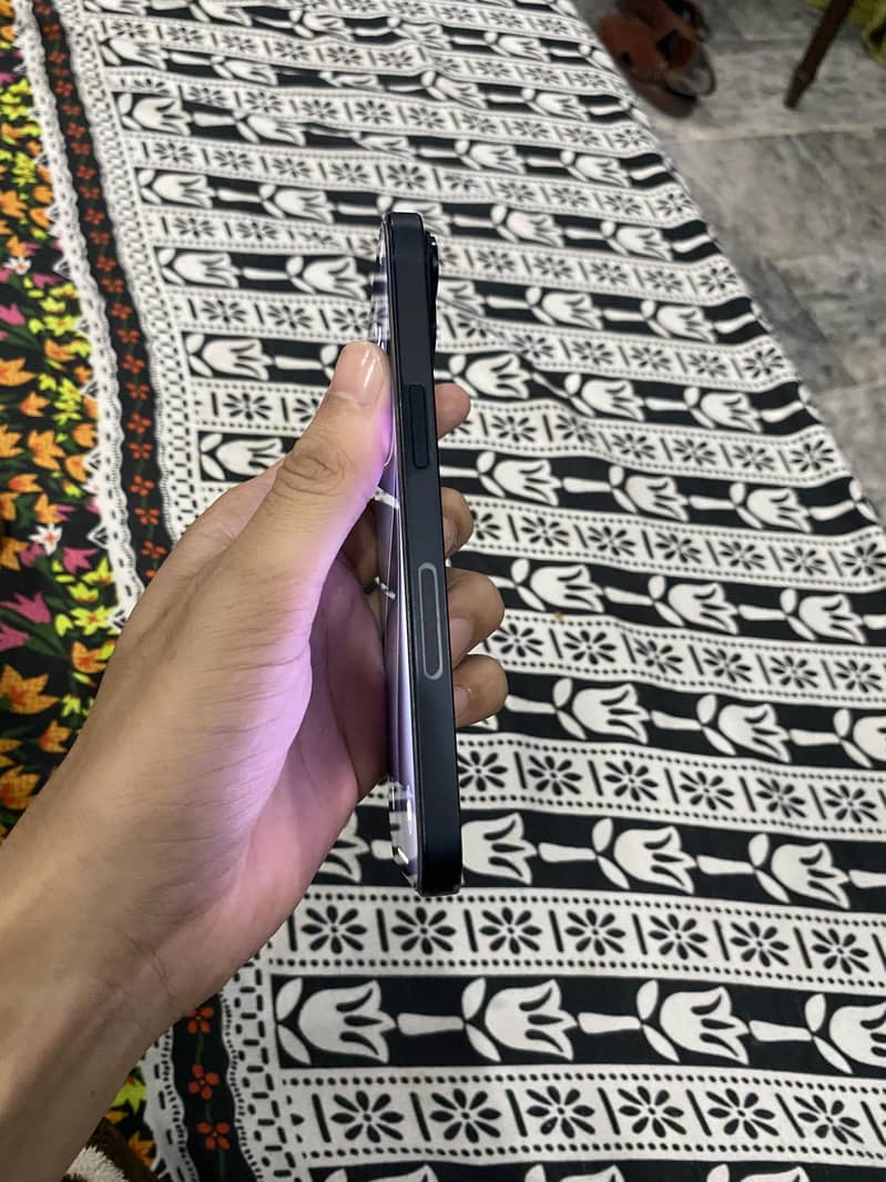 Apple iPhone 14 4