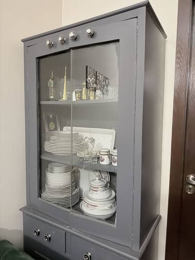China cabinet without crockery