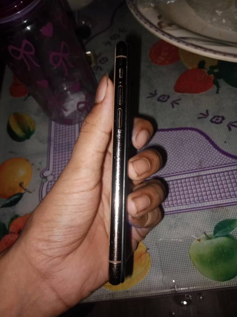 Apple iPhone 11 Pro 1
