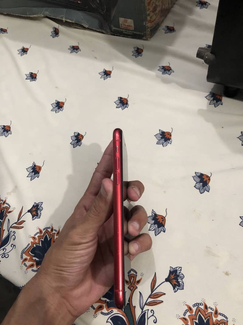 Apple iPhone 11 4