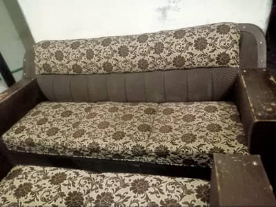 3 seater sofa condtion  ok ha