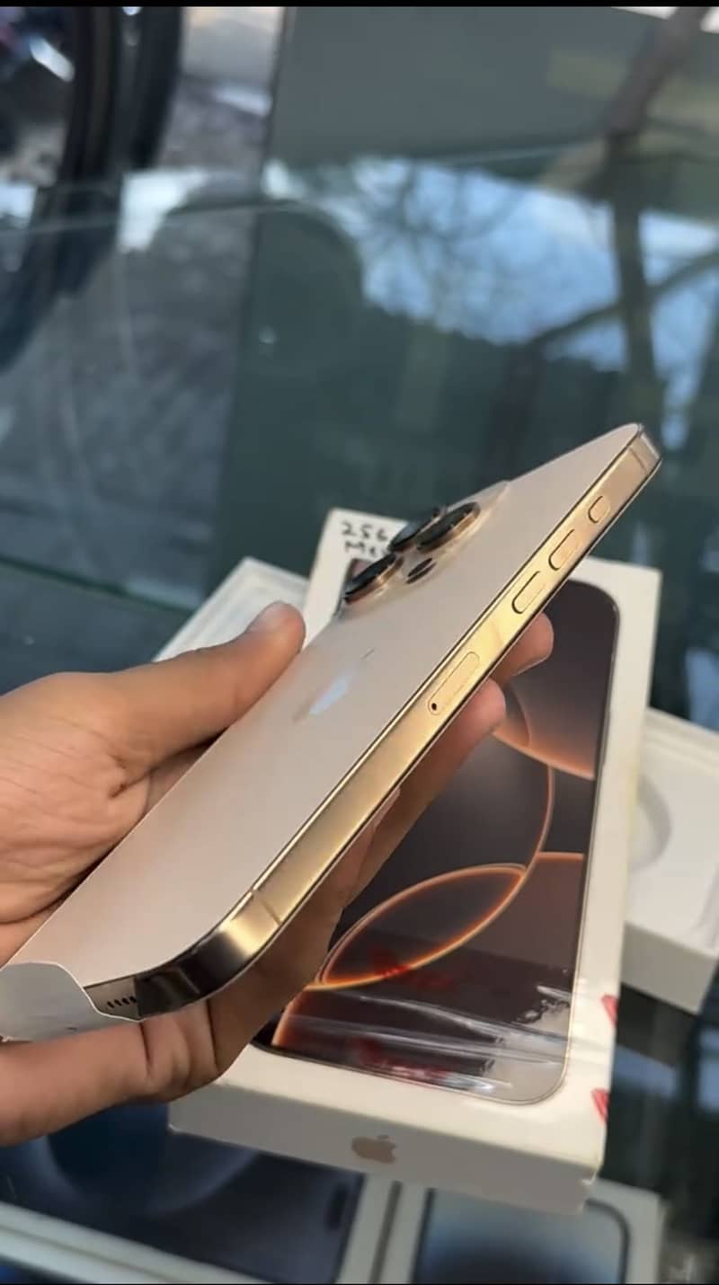 Apple iPhone 16 Pro Max 3