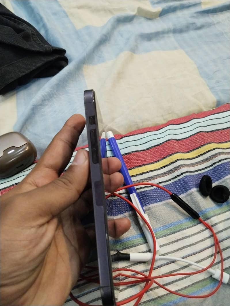 Apple iPhone 14 Pro Max 1