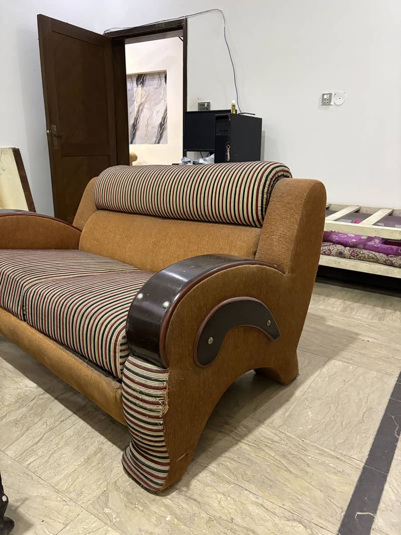 2 Single Beds + Sofa 7