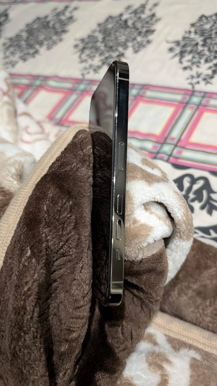 Apple iPhone 14 Pro 2