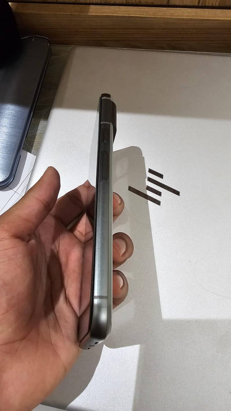 Google Pixel 8 4