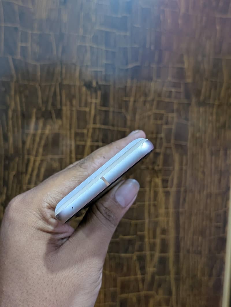 Google Pixel 8 6