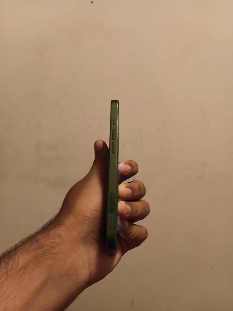 Apple iPhone 13 1