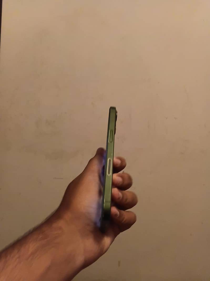 Apple iPhone 13 2