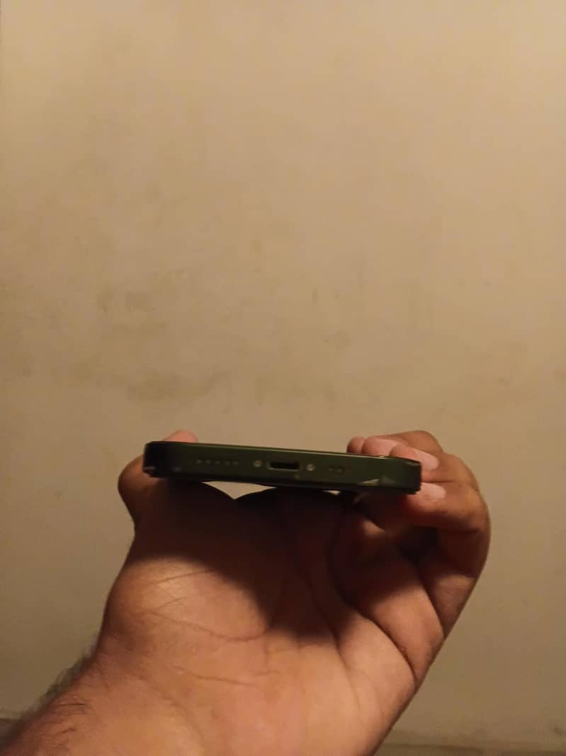 Apple iPhone 13 4