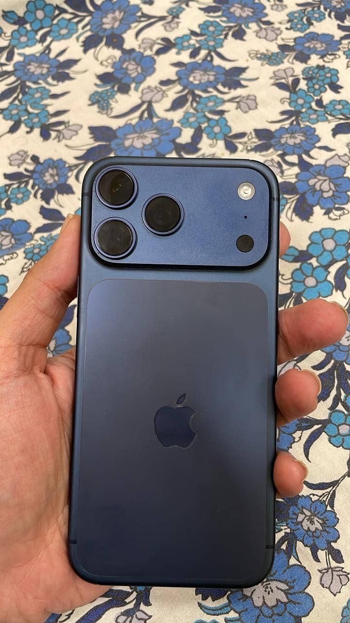 Apple iPhone 17 Pro Max 0