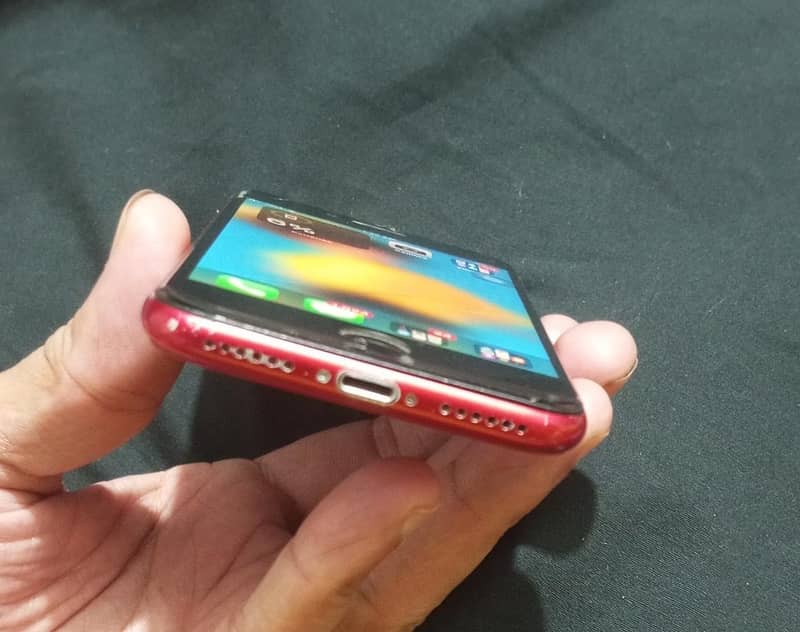 Apple iPhone 8 4