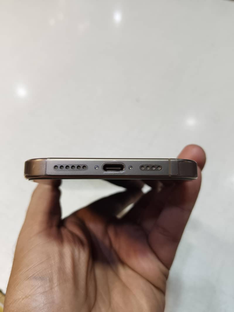 Apple iPhone 16 Pro Max 5