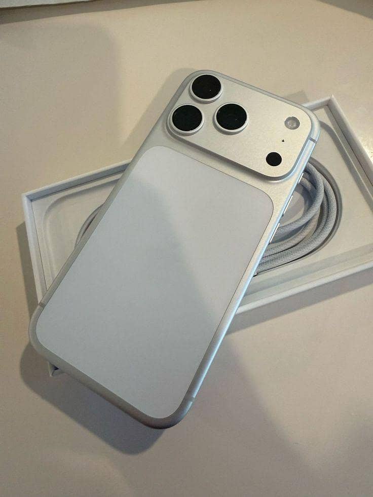 Apple iPhone 17 Pro Max 1
