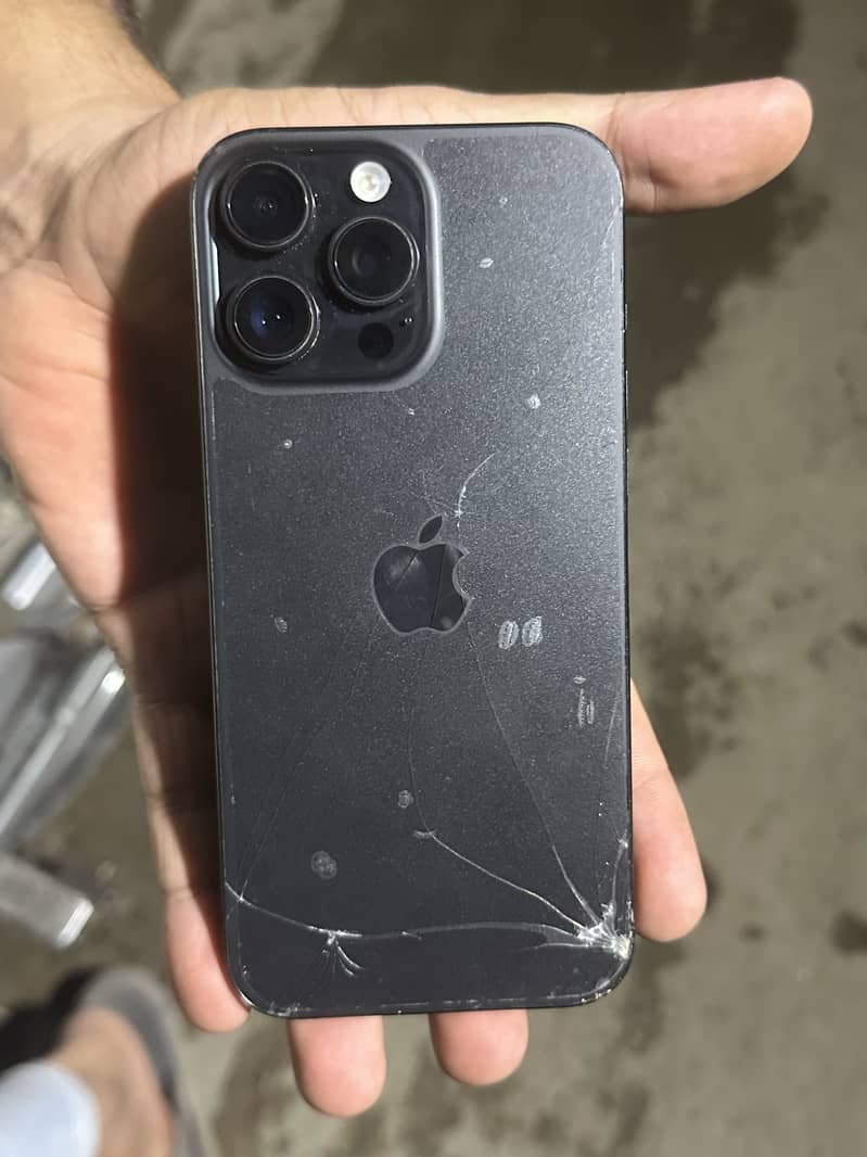 Apple iPhone 16 Pro Max 2