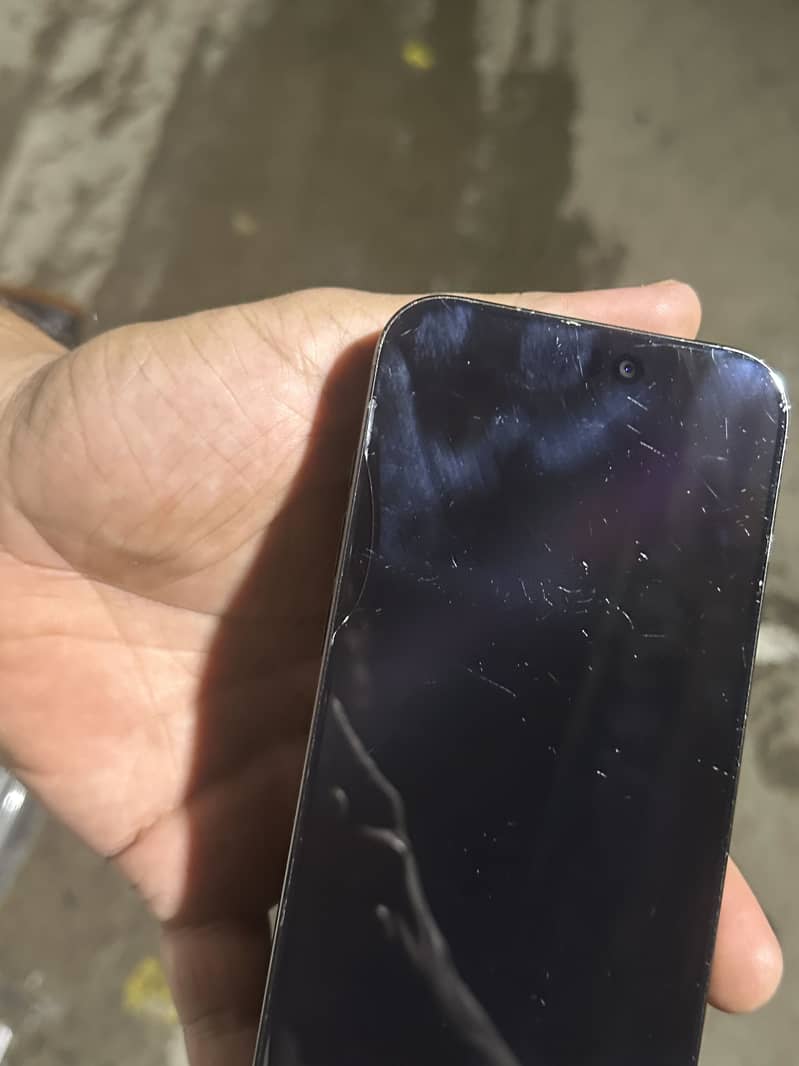 Apple iPhone 16 Pro Max 3