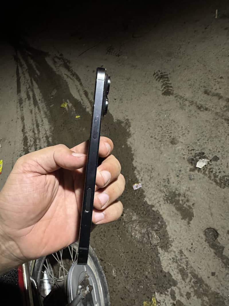 Apple iPhone 16 Pro Max 8