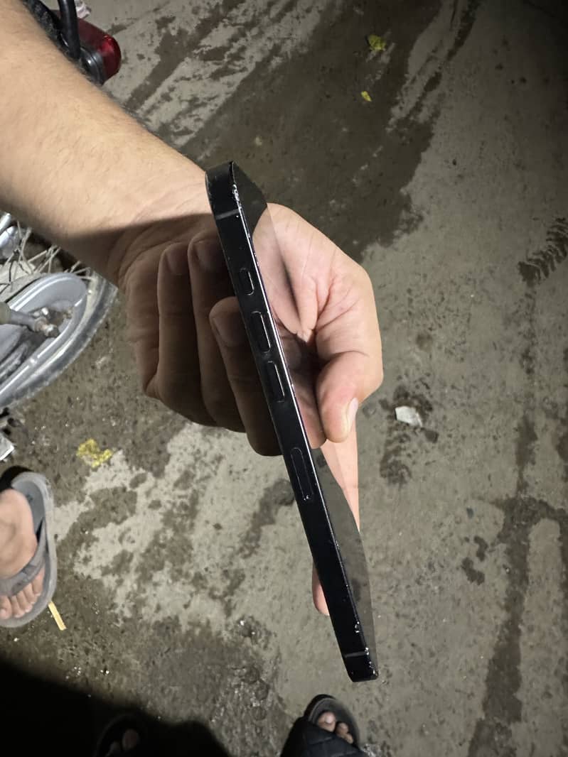 Apple iPhone 16 Pro Max 9