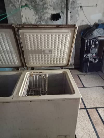 Large Double Door Chest Freezer – Used – Good Working Condition