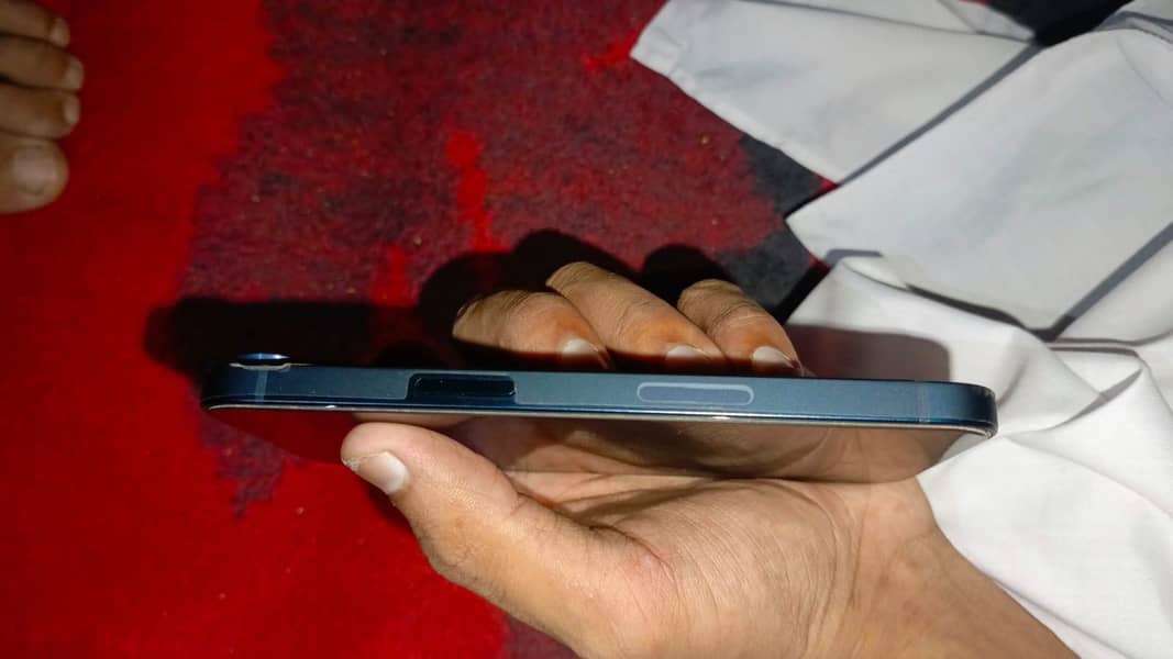 Apple iPhone 13 1
