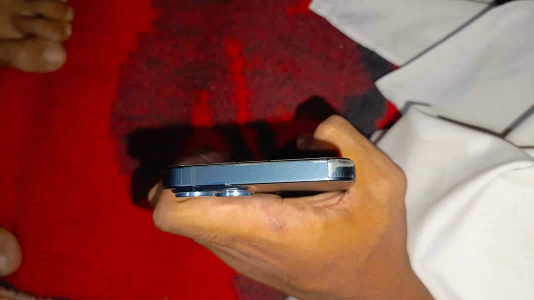 Apple iPhone 13 5