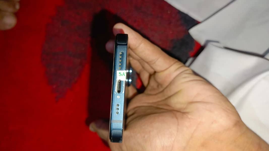 Apple iPhone 13 7