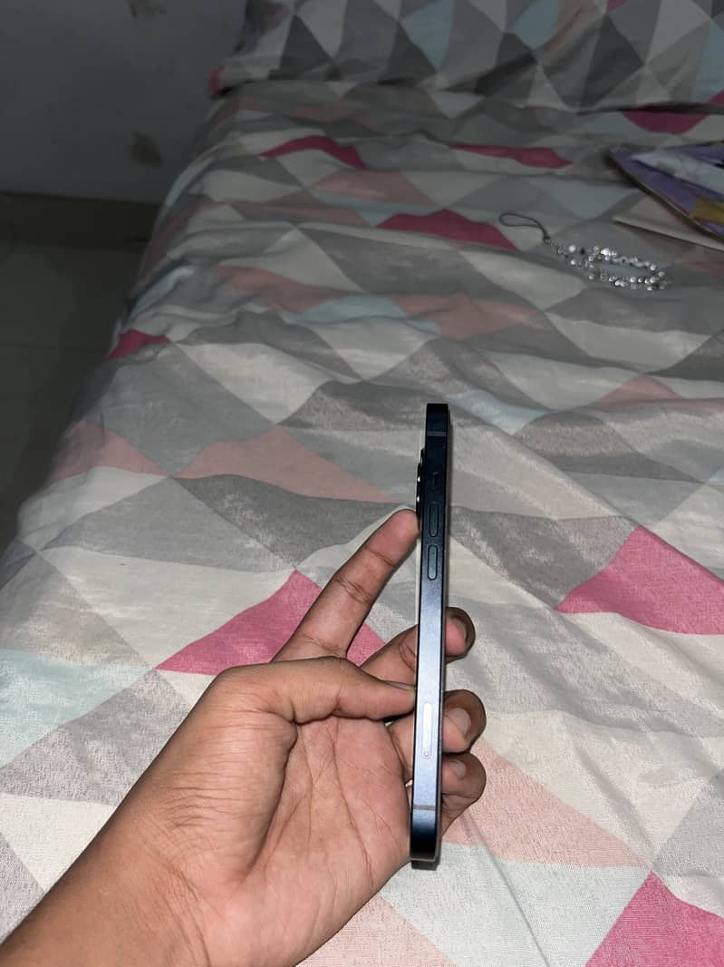 Apple iPhone 13 1